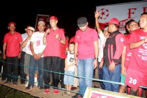 Wabup Iskandar Kamaru memberikan sambutan seusai menyerahkan hadiah untuk Juara Open Turnamen Bupati Cup II Bolsel 2018