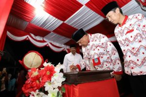 Penandatanganan Prasasti Pembangunan Gedung Islamic Centre di Bolsel oleh Gubernur Sulut Olly Dondokambey SE