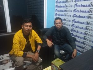 SVT bersama pimpinan redaksi Totabuan News saat dikantor redaksi Totabuan News