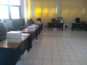 salah satu ruang komisi terlihat masih kosong salah satu ruang komisi terlihat masih kosong