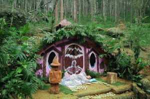 Rumah-Hobbit-Seribu-Batu.