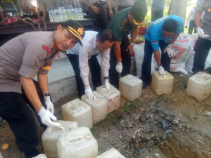 Pemusnahan Barang bukti di halaman Mapolres Touna