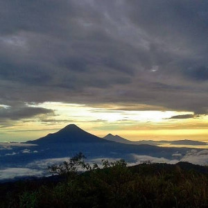 gunung dua sudara