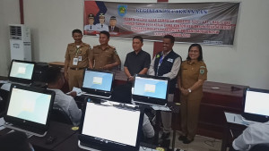 Sekda Tahlis Gallang saat membuka Tes SKD CPNS di Gedung CAT BKPP Bolmong