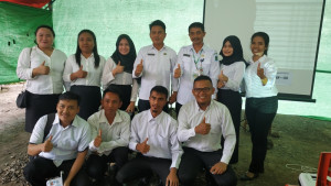 Sekda Tahllis Galang dan Kepala BKPP Umaruddin Amba bersama peserya yang lulus PG. Foto : Imran Asiaw/TNews