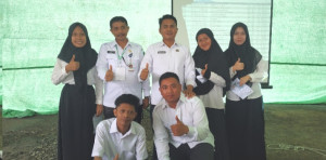 Caption Foto : Sekda Tahlis bersama Kepala BKPP bersama peserta CPNS yang lulus PG. Foto : Imran Asiaw/TNews