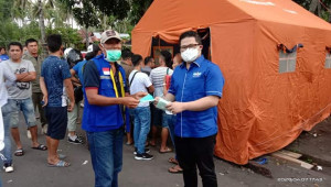 Pembagian sembako oleh Billy Lombok