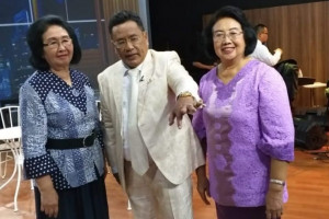 dr Sientje mokoginta (kanan) bersama pengacara kandang Hotman Paris Hutapea