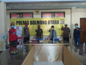 Kapolres Bolmut AKBP Eko Kurniawan SIK, Foto Bersama degan Toko Masyarakt dan Toko Agama (Fto2)