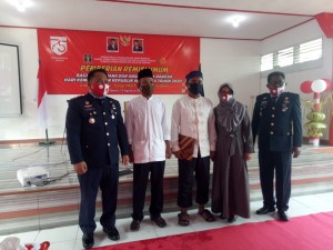 Foto penyerahan Sk remisi kepada perwakilan Napi