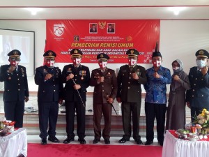 Foto bersama kalapas dan pejabat Forkompimda Touna