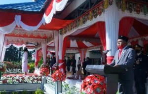 Ketua DPRD Kotamobagu membacakan teks proklamasi