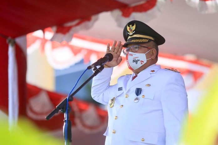 Wabup Bolmut Pimpin Upacara Penurunan Bendera HUT Kemerdekaan RI Ke 75