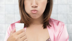 ilustrasi-orang-kumur-kumur-pake-antiseptik_169