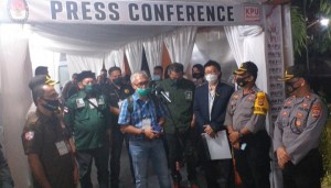 Kuasa Hukum SGR, Stevia Dacosta, SH, MH ketika memberikan klarifikasi terkait Ijasah SGR Kuasa Hukum SGR, Stevia Dacosta, SH, MH ketika memberikan klarifikasi terkait Ijasah SGR