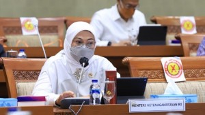 menteri-ketenagakerjaan-ida-fauziyah_169