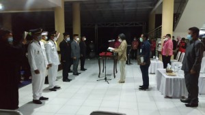 Foto Bupati saat melantik pejabat Kamis 1 April 2021