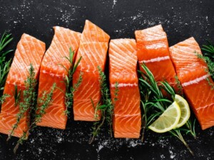 032896000_1601375426-Inilah-Manfaat-Makan-Ikan-Salmon-shutterstock_1480384073