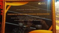 Foto Adve Penerimaan Piagam Penghargaan BPJS 4
