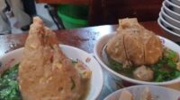 14898-menu-mi-ayam-brutal-dan-bakso-gunung-merapi-di-warung-pakde-wonogiri