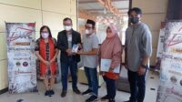Tim Pokja Dewan pers RI saat melakukan verfak di kantor media Harian Bolmong Raya (Foto : Konni/TNews)