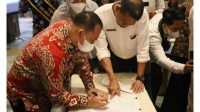 Bupati Labuhanbatu dr. H. Erik Adtrada Ritonga, MKM dan Wakil Bupati Labuhanbatu Hj. Ellya Rosa Siregar, S.Pd, MM  Mengikuti Rapat Koordinasi Antar instansi Revitalisasi Bahasa Daerah Sumatera Utara. (FOTO : Airul/TNews)
