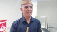 Ketua Komisi B H. Alwi Podungge saat diwawancarai awak media terkait evaluasi capaian PAD Pemerintah Kota Gorontalo (Foto Istimewa)