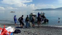 Anggota Polres Touna saat menuju wilayah kepulauan
