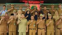 Wakil Bupati Labura saat menggelar apel bersama OPD. (Foto : Airul)