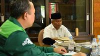 Bupati Padang Lawas, drg. H. Ahmad Zarnawi Pasaribu, CHt, MM, M.Si menjadi subjek awal Pendataan Registrasi Sosial Ekonomi (Regsosek) di Kabupaten Padang Lawas. (Foto : Ridwan)