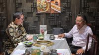Karni Ilyas saat makan malam bersama Bupati Minahasa Utara