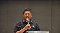 Kepala BPKAD Biak Numfor Gunadi, saat memberikan arahan kepada para bendahara OPD di Lingkungan Pemda Biak Numfor