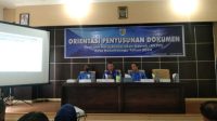 Asisten I Setda Kotamobagu, Nasli Paputungan saat membuka orientasi penyusunan dokumen RKPD Kotamobagu tahun 2024, di kantor Bapelitbangda, Kamis (12/1/2023). (foto: Lam)