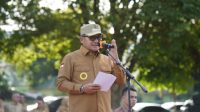 Wali Kota Marten Taha, Saat memimpin apel kerja perdana ditahun 2023 di Lapangan Taruna, Kota Gorontalo. (Foto : Humas Istimewa)