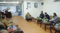 Kepala Kantor BPJS Ketenagakerjaan Cabang Kisaran Aziz Muslim bersama jajaran melakukan audiensi dengan Bupati Asahan H. Surya, BSc di Ruang Kerja Rumah Dinas Bupati Asahan, Selasa (31/01/2023).