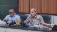 Foto Heriyanto Thalib Selaku Ketua Pansus III Saat memimpin Rapat Internal Terkait Pembahasan Ranperda Nama Jalan dan Sarana Umum (Foto Humas Istimewa)