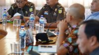 Bupati Gusnan dan FKPD Mendatangi gedung DPRD Bupati Gusnan dan FKPD Mendatangi gedung DPRD