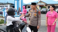 Kapolres Asahan Bersama Kasat Lantas Beserta Jajaran Memberikan Takjil Kepada pengguna Jalan Cokrominoto Kisaran. Kapolres Asahan Bersama Kasat Lantas Beserta Jajaran Memberikan Takjil Kepada pengguna Jalan Cokrominoto Kisaran.