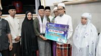 Simbolis Bupati juga serahkan bantuan hibah Pemerintah Daerah sebesar Rp. 20.000.000,- untuk Masjid Muttaqin II, juga simbolis diserahkan bantuan paket sembako kepada masyarakat dari BAZNAS Bengkulu Selatan. Simbolis Bupati juga serahkan bantuan hibah Pemerintah Daerah sebesar Rp. 20.000.000,- untuk Masjid Muttaqin II, juga simbolis diserahkan bantuan paket sembako kepada masyarakat dari BAZNAS Bengkulu Selatan.