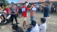 Gambar : Rekontruksi pengeroyokan di Pantai Pasar Bawah memperagakan 30 adegan yang menewaskan korban Ransi.