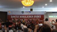 Gambar : Tutup kegiatan Bimtek Manajemen Risiko, Limi Mokodompit minta peserta tingkatkan kemampuan dalam Reformasi Birokrasi.