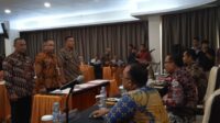 Gambar : Tutup kegiatan Bimtek Manajemen Risiko, Limi Mokodompit minta peserta tingkatkan kemampuan dalam Reformasi Birokrasi.