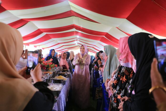 WaliKota Kotamobagu Ir Hj Tatong Bara menghadiri kegiatan Halal Bi Halal yang dirangkaikan dengan audience Pemerintah Kota Kotamobagu dengan masyarakat Kecamatan Kotamobagu Utara, Selasa (9/5/2023).