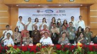 Gambar : Bupati Minahasa Selatan Franky Donny Wongkar, SH., menandatangani MoU dan Perjanjian Kerja Sama antara Pemerintah Kabupaten Minahasa Selatan dan BPKP Provinsi Sulawesi Utara dengan PT. Bank Pembangunan Daerah Sulawesi Utara Gorontalo di Kantor Bank SulutGo Pusat Manado, Rabu, 24 Mei 2023.