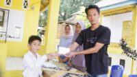 Pemberian hadiah ini diberikan kepada siswa berprestasi demi menunjang semangat belajar.