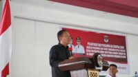 Gambar : Bupati Minahasa Selatan Franky Donny Wongkar, SH., mengambil sumpah/janji dan melantik Pejabat Pengawas dan Tugas Tambahan Kepala Sekolah dirangkaikan dengan penyerahan surat keputusan Penjabat Hukum Tua, Kantor Bupati Minsel (14/7/2023).