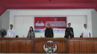 Gambar : Bupati Minahasa Selatan Franky Donny Wongkar, SH., mengambil sumpah/janji dan melantik Pejabat Pengawas dan Tugas Tambahan Kepala Sekolah dirangkaikan dengan penyerahan surat keputusan Penjabat Hukum Tua, Kantor Bupati Minsel (14/7/2023).