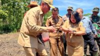 Bupati Minahasa Selatan Franky Donny Wongkar, SH., menghadiri kegiatan Penanaman Jagung Jemaat GMIM Efrata Rap-Rap, Selasa, 25 Juli 2023.