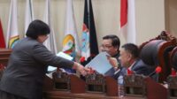 Gambar ; DPRD Sulut Gelar Paripurna Penetapan Ranperda Pertanggungjawaban Pelaksanaan APBD 2022 serta Penyampaian Penjelasan Gubernur Terhadap KUA PPAS APBD 2024. (18/7/2023).