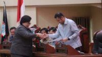 Gambar ; DPRD Sulut Gelar Paripurna Penetapan Ranperda Pertanggungjawaban Pelaksanaan APBD 2022 serta Penyampaian Penjelasan Gubernur Terhadap KUA PPAS APBD 2024. (18/7/2023).